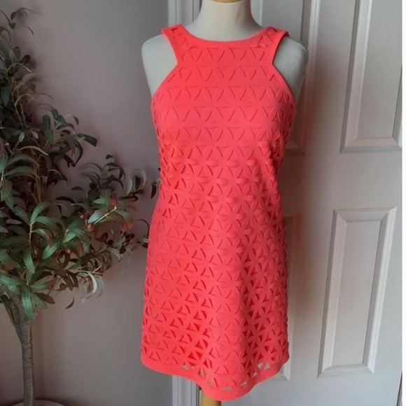 NWOT Lilly Pulitzer Mango Pink Sun Ray Daisy Laser Cut Scuba Ponte Shift Dress - Picture 1 of 13